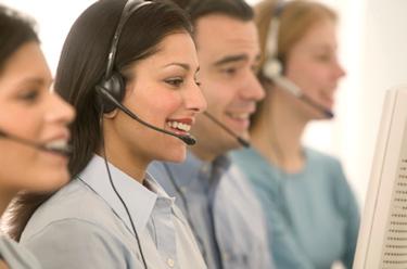 Personale che risponde al telefono